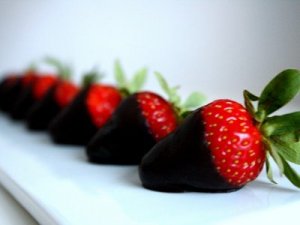 Eper keserű csokoládéval: határozottan karcsúsít !