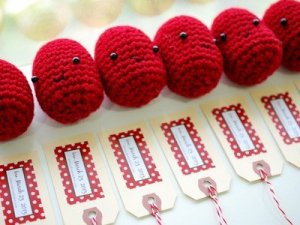 Horgolt tojáskák: névre szóló ajándék. : http://edenandeliot.blogspot.hu/