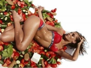 Olíva, paradicsom, juhsajt, teljes kiőrlésű kenyér a mediterrán konyha karcsúsító titka.