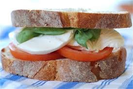 paradicsom_mozzarella_szendvics