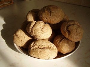 Teljes kiőrlésű zsemle. a kép forrása: receptgyujtes.network.hu