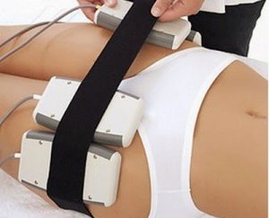 Ez egy nagyon könnyen igénybe vehető karcsúsító terápia. a Rugalmas szalagokba helyezett pad-ok bocsájtják ki a lágy lézerfényt, a kezelési idő alatt és után sem érezhető kellemetlen érzés.